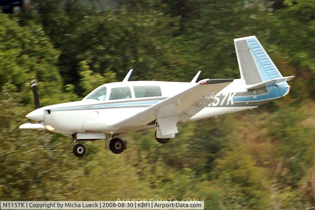 N1157K, 1981 Mooney M20K C/N 25-0644, On finals at BFI