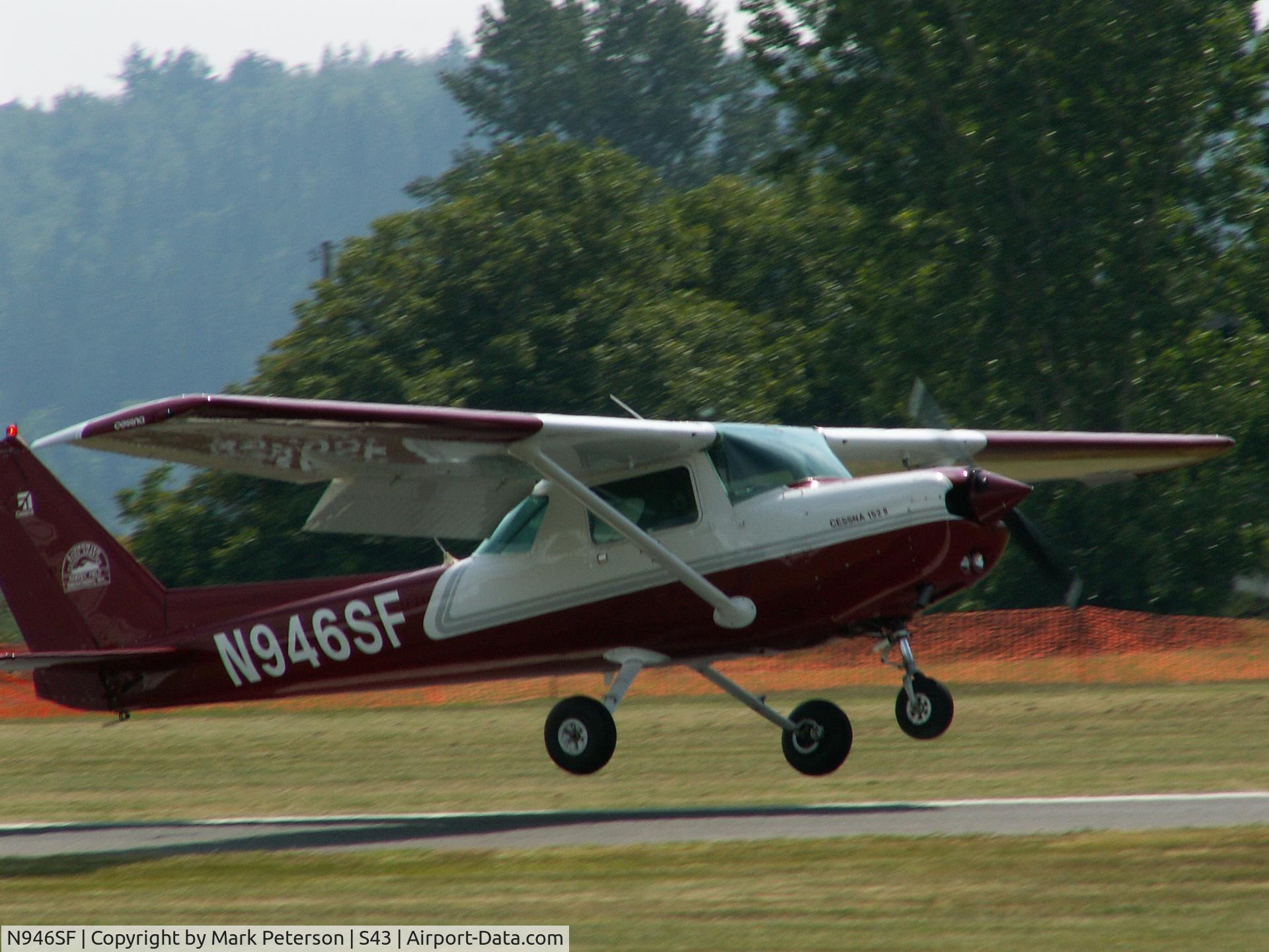 N946SF, 1978 Cessna 152 C/N 15282353, Snohomish Flying Service Rental C152 in flare