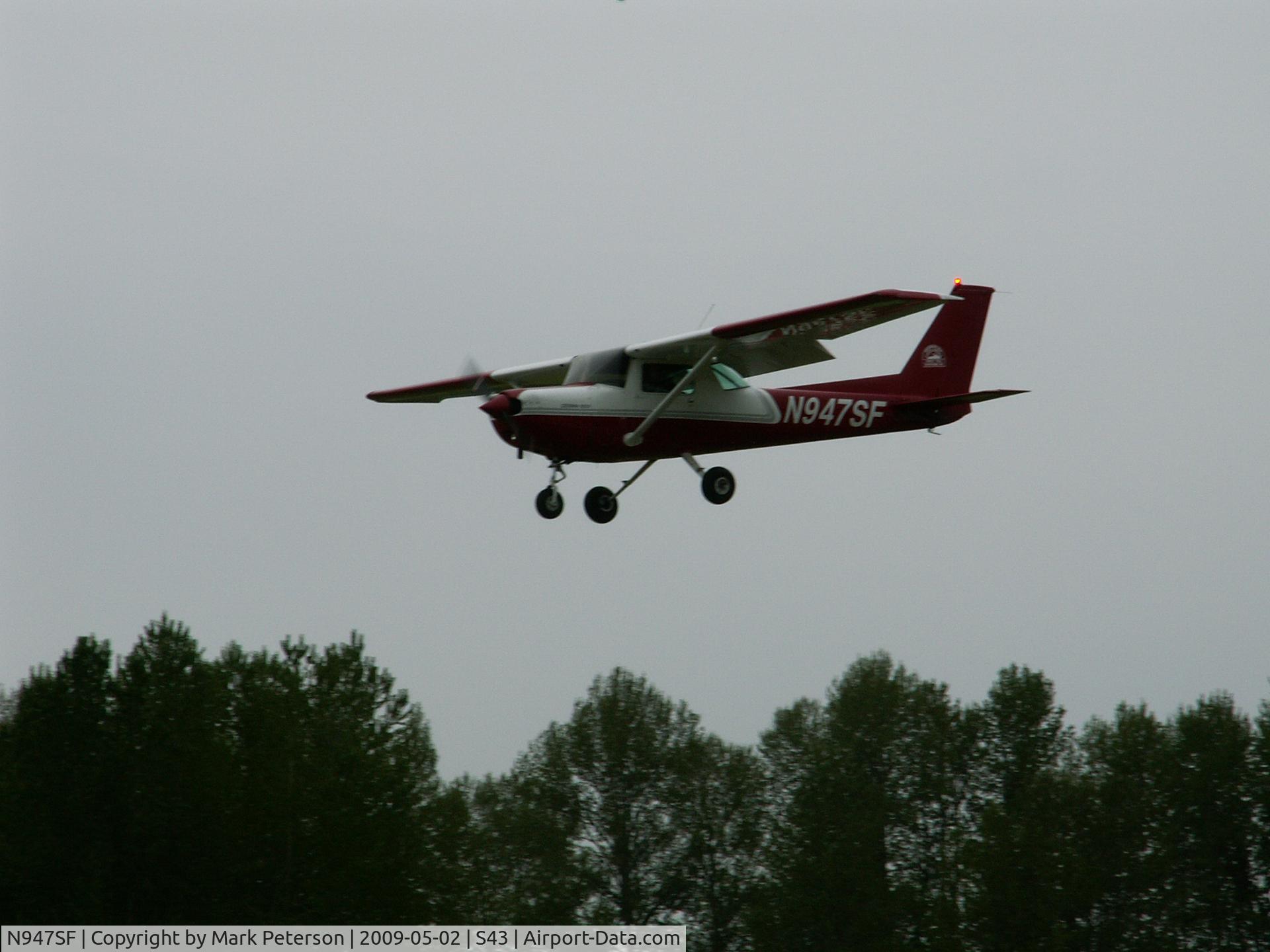 N947SF, 1983 Cessna 152 C/N 15285770, Short Final at Harvey Field with rental C152