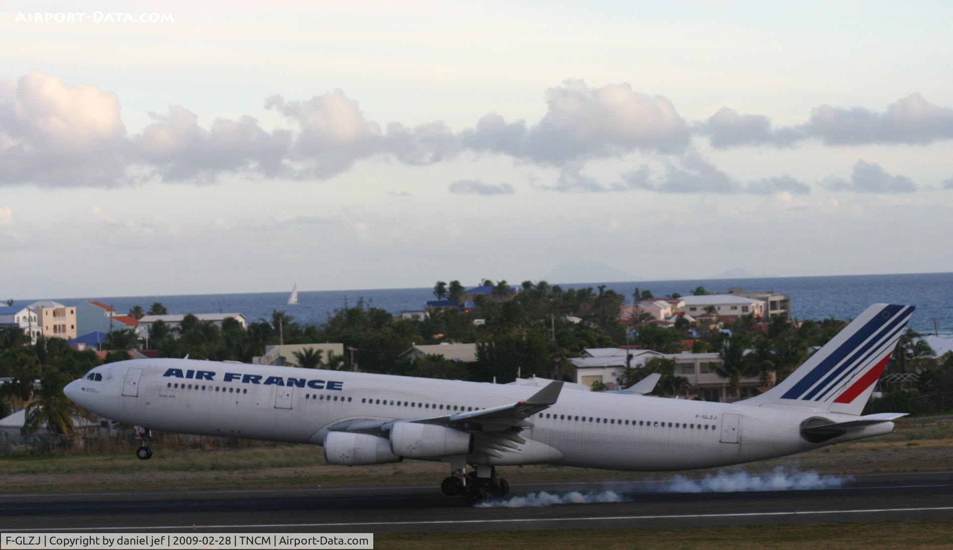 F-GLZJ, 1997 Airbus A340-313X C/N 186, Landing 10