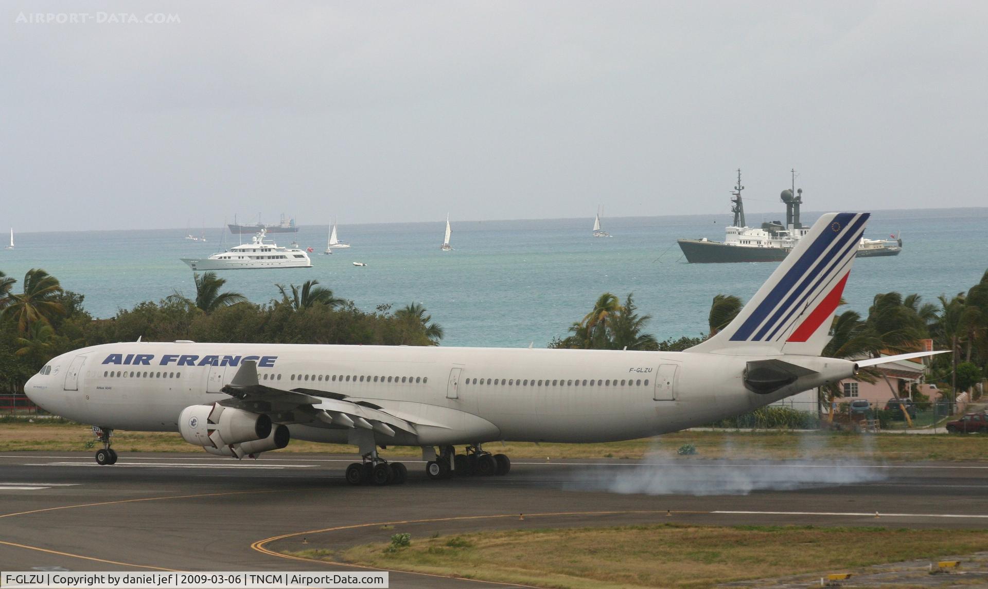 F-GLZU, 2000 Airbus A340-313X C/N 377, Landing 10