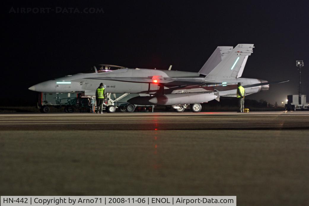 HN-442, McDonnell Douglas F-18C Hornet C/N 1459, Participating as Red Air during FWIT 2008 at MAS Orland the Finish AF sended 6 F/A-18's. The HN442 is seen during startup for another night mission
