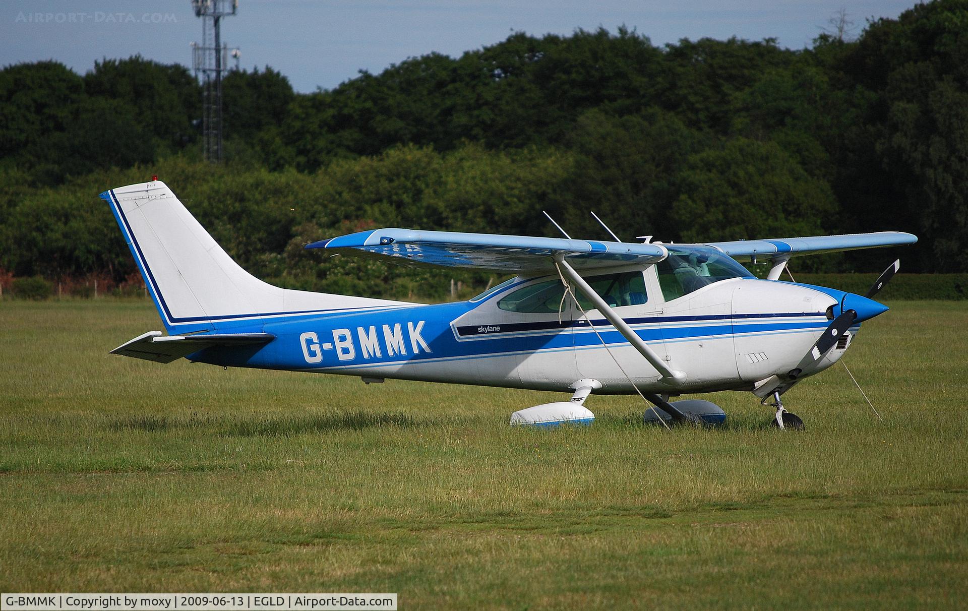 G-BMMK, 1975 Cessna 182P Skylane C/N 182-64117, Cessna C182P Skylane at Denham