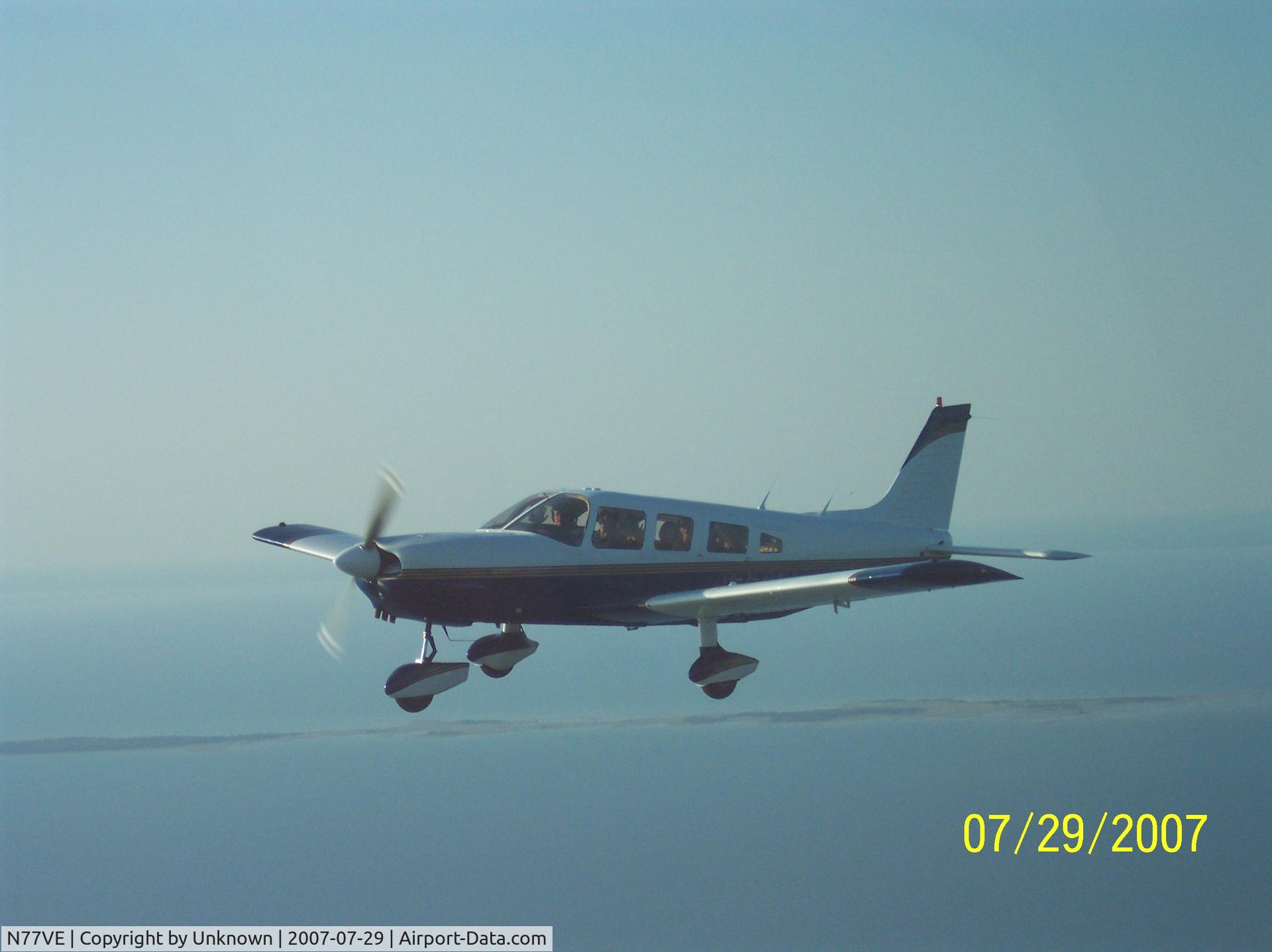 N77VE, Piper PA-32-300 Cherokee Six Cherokee Six C/N 32-7840097, Flying over Lake Michigan
