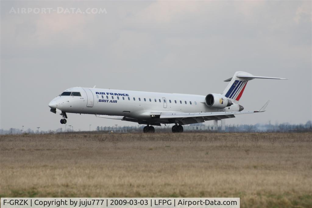 F-GRZK, 2005 Canadair CRJ-702 (CL-600-2C10) Regional Jet C/N 10198, on landing at CDG