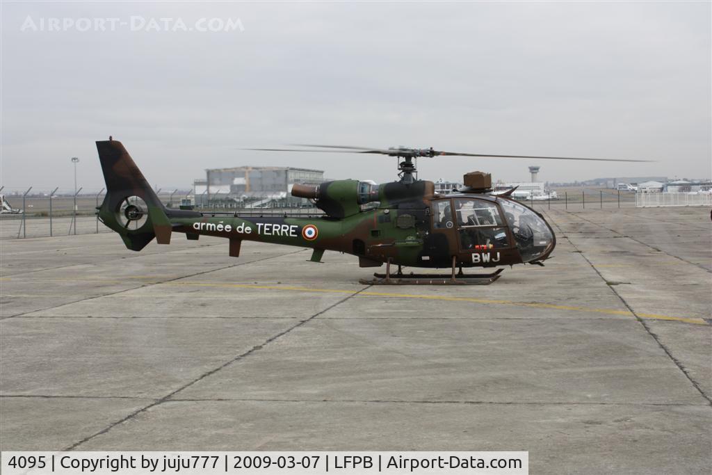 4095, Aérospatiale SA-342M Gazelle C/N 2095, on transit at Le Bourget for Womens Day 2009