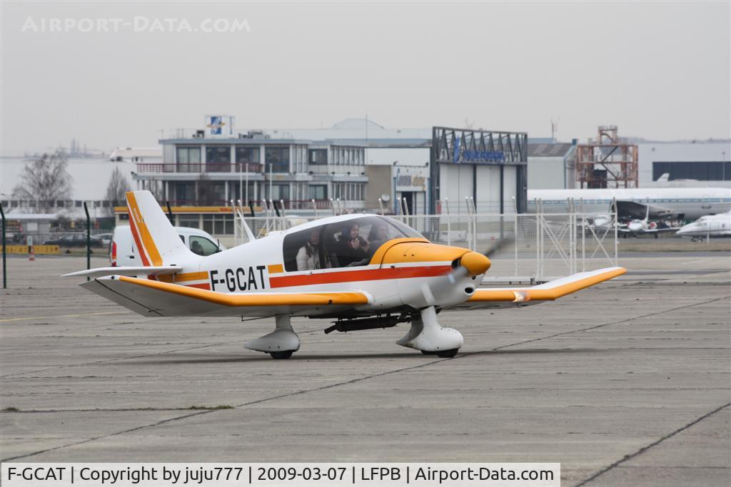 F-GCAT, Robin DR-400-140B Major C/N 1436, on transit at Le Bourget for Womens Day 2009