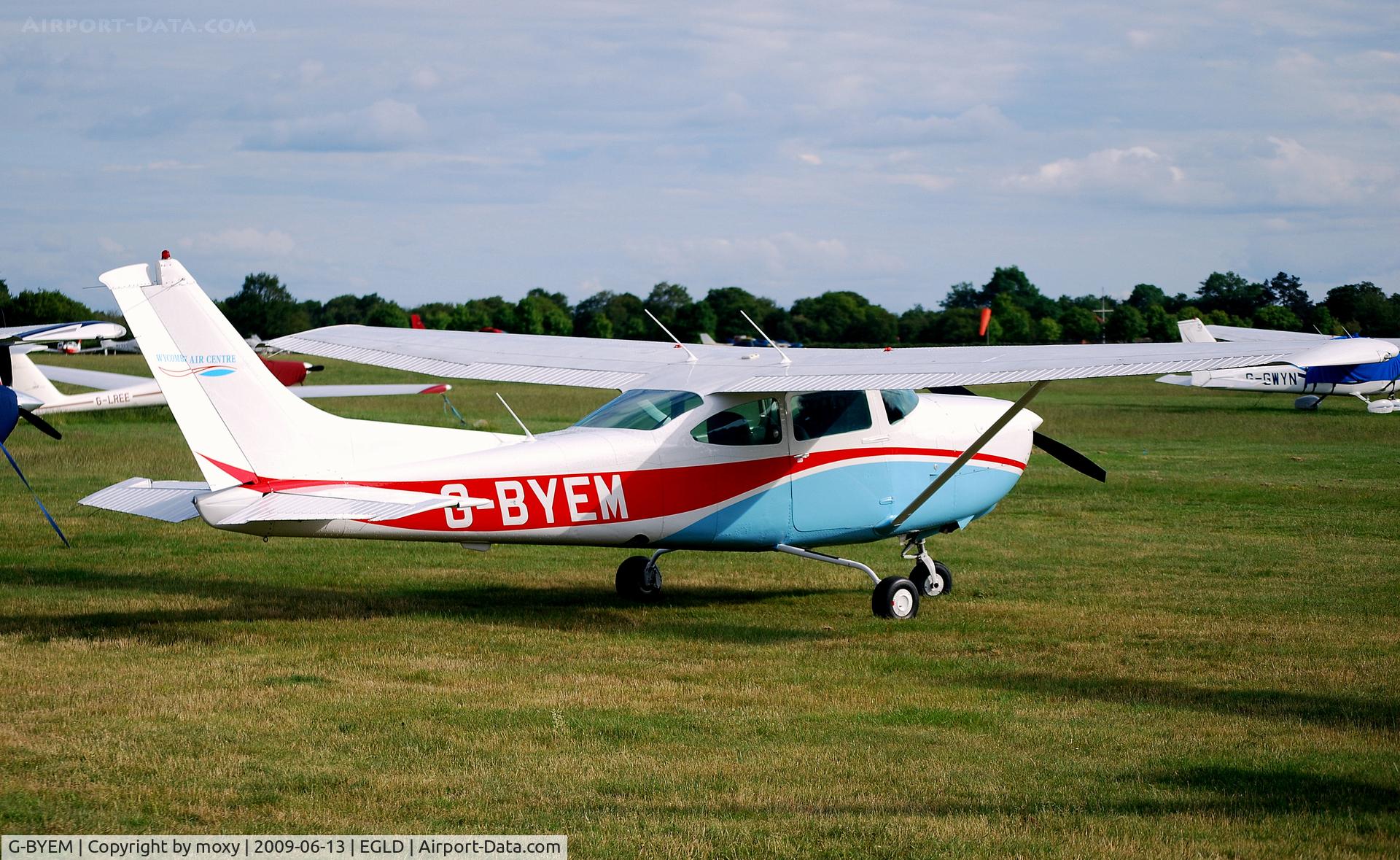 G-BYEM, 1979 Cessna R182 Skylane RG C/N R182-00822, Cessna R182 at Denham