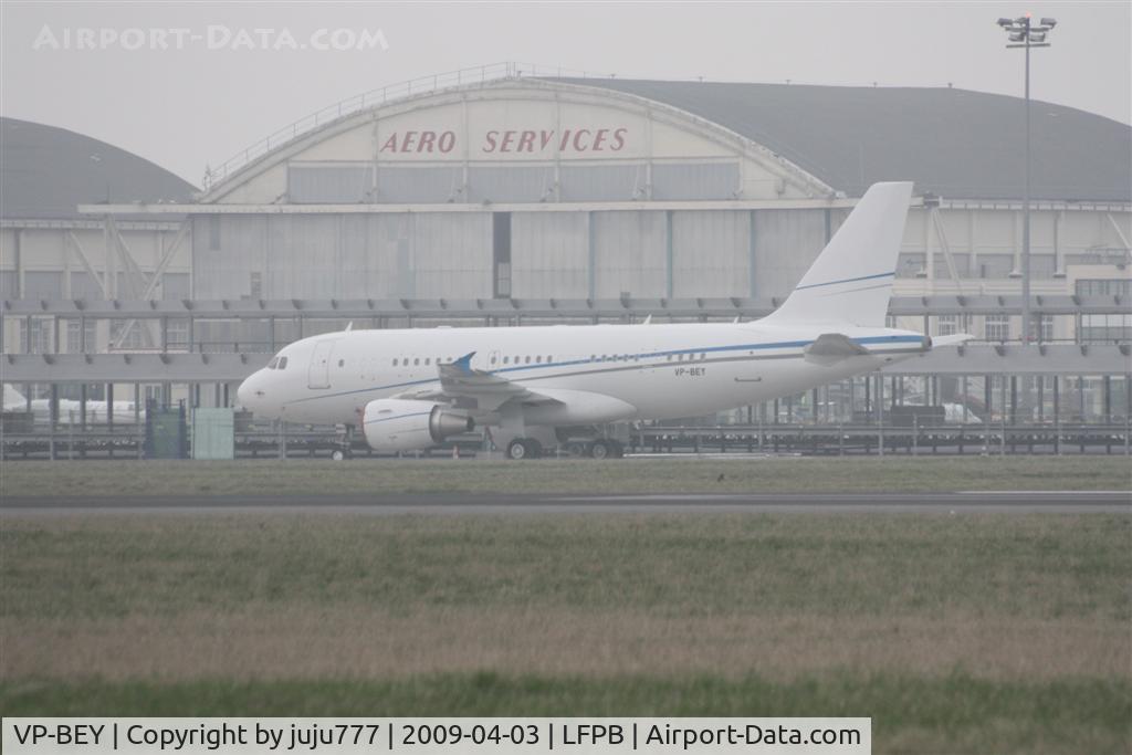 VP-BEY, 2006 Airbus A319-115CJ C/N 2675, on transit at Le Bourget whis new peint