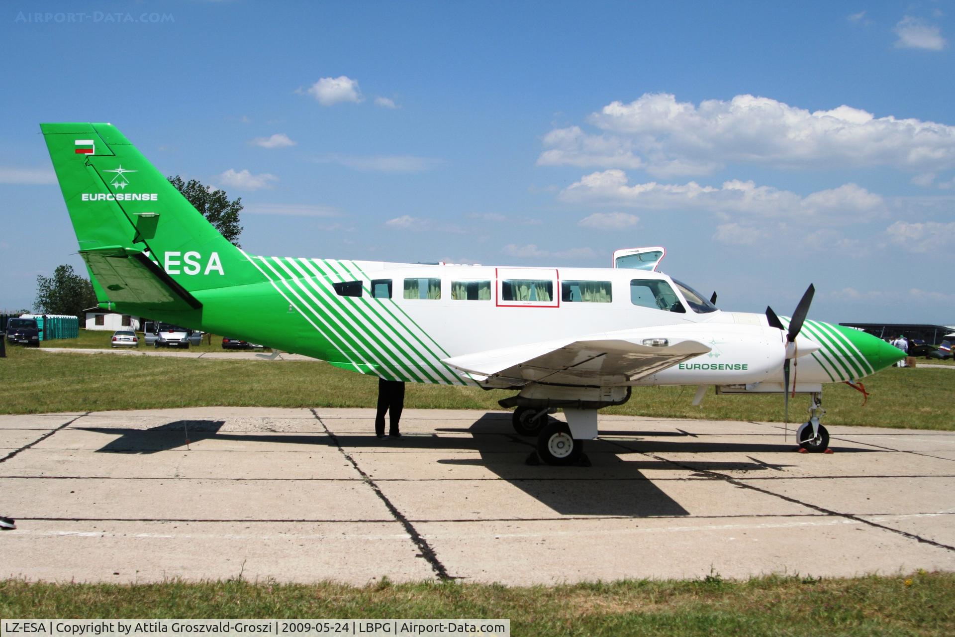 LZ-ESA, 1976 Cessna 404 II Titan C/N 404-0020, BIAF 09 Bulgaria Plovdiv (Krumovo) LBPG Graf Ignatievo Military Air Base