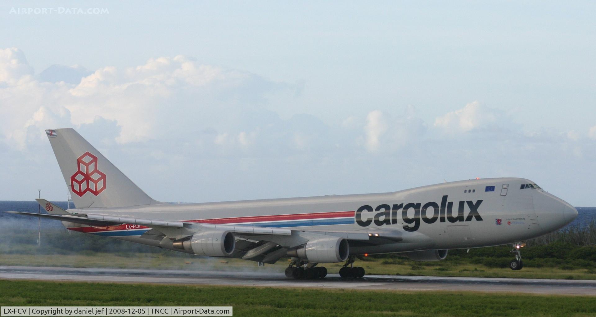 LX-FCV, 1993 Boeing 747-4R7F C/N 25866, Landing