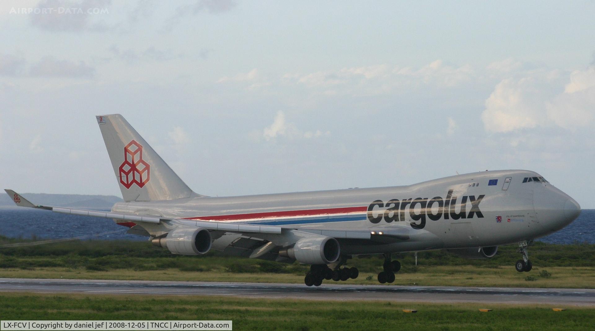 LX-FCV, 1993 Boeing 747-4R7F C/N 25866, Landing