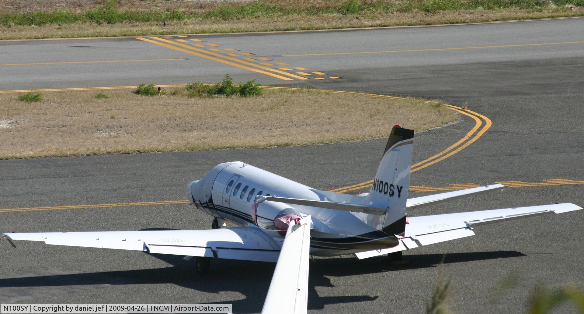N100SY, 1990 Cessna 560 Citation V C/N 560-0054, park at the cargo ramp
