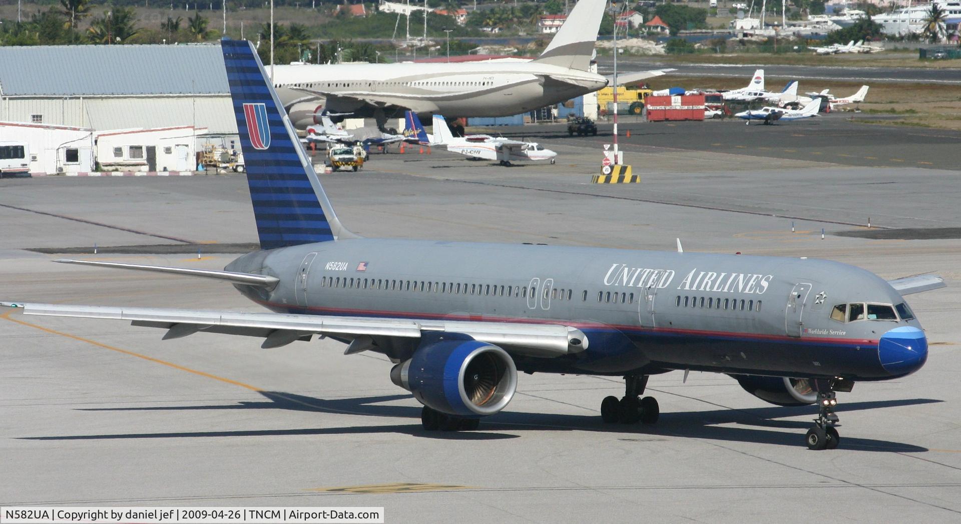 N582UA, 1993 Boeing 757-222 C/N 26702, Look at my nose