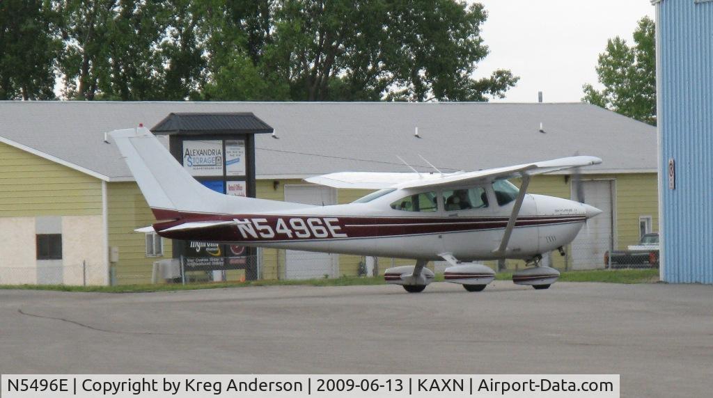 N5496E, 1983 Cessna 182R Skylane C/N 18268328, Taxiing to a hangar