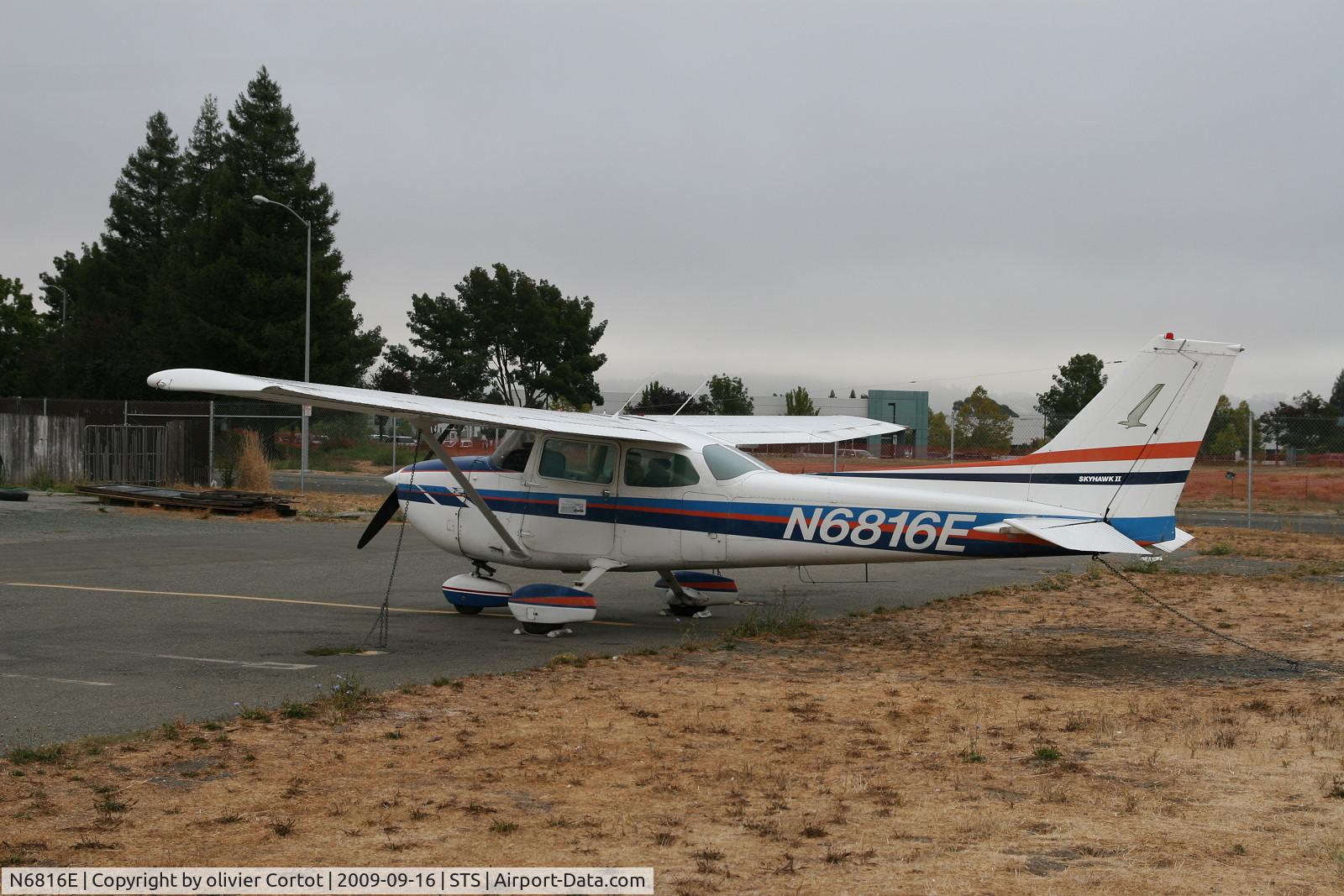 N6816E, 1978 Cessna 172N C/N 17272071, near the Santa Rosa Air museum
