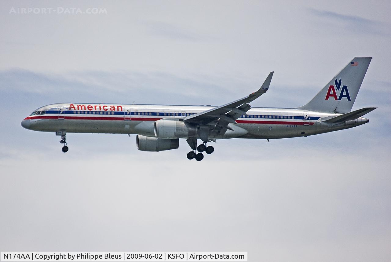 N174AA, 2002 Boeing 757-223 C/N 31308, Short final for one of the 28's. 500 mm