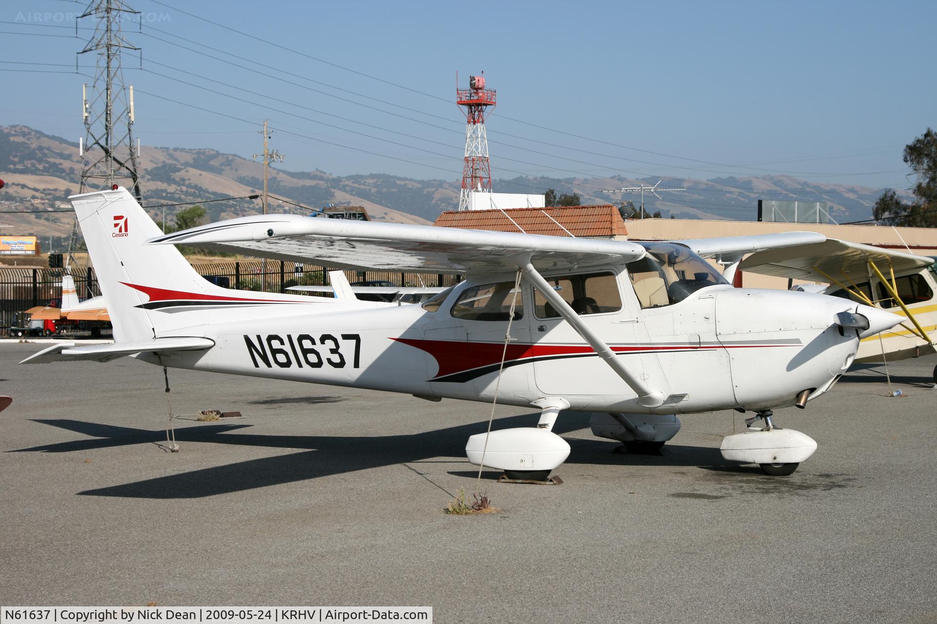 N61637, 1975 Cessna 172M C/N 17264691, KRHV