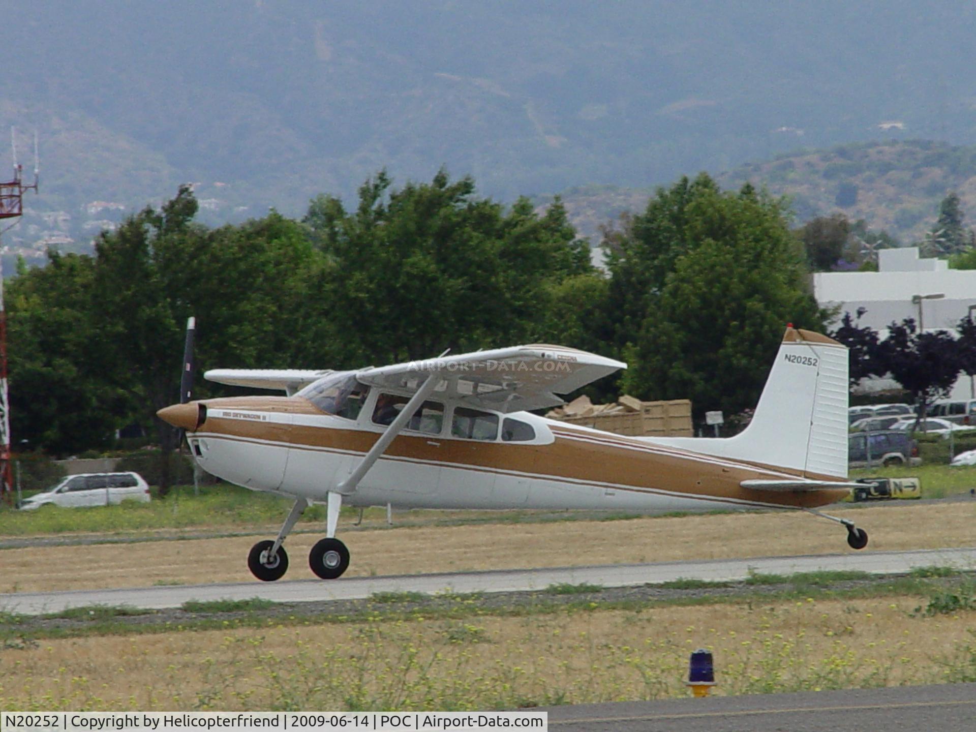 N20252, 1981 Cessna 180K Skywagon C/N 18053183, Rolling out headed and for transient parking