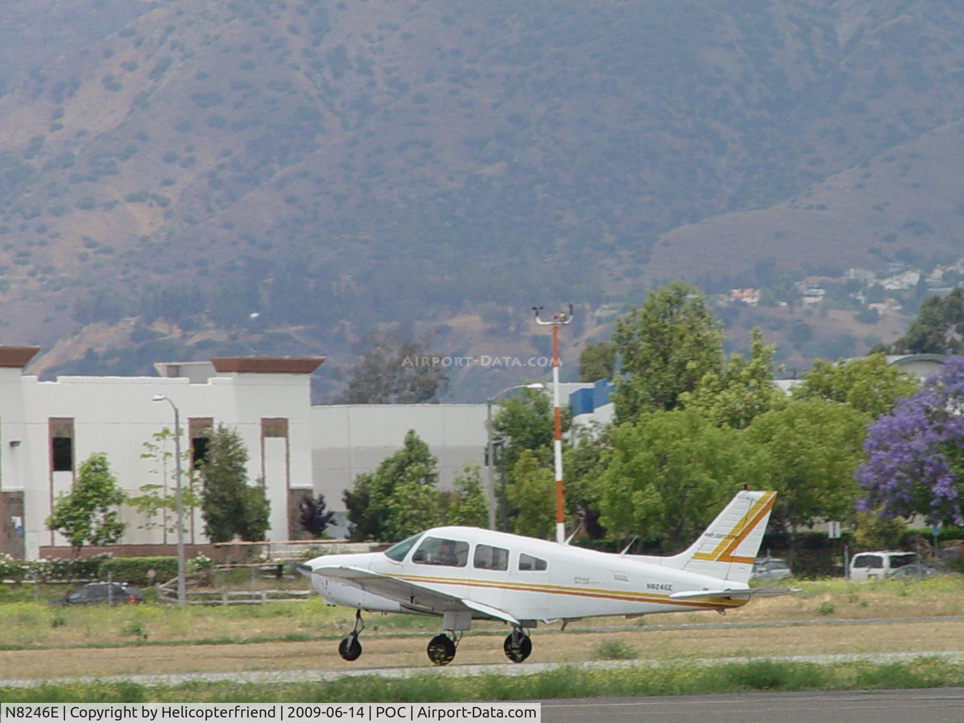 N8246E, 1982 Piper PA-28-161 C/N 28-8216189, Landing on 26L