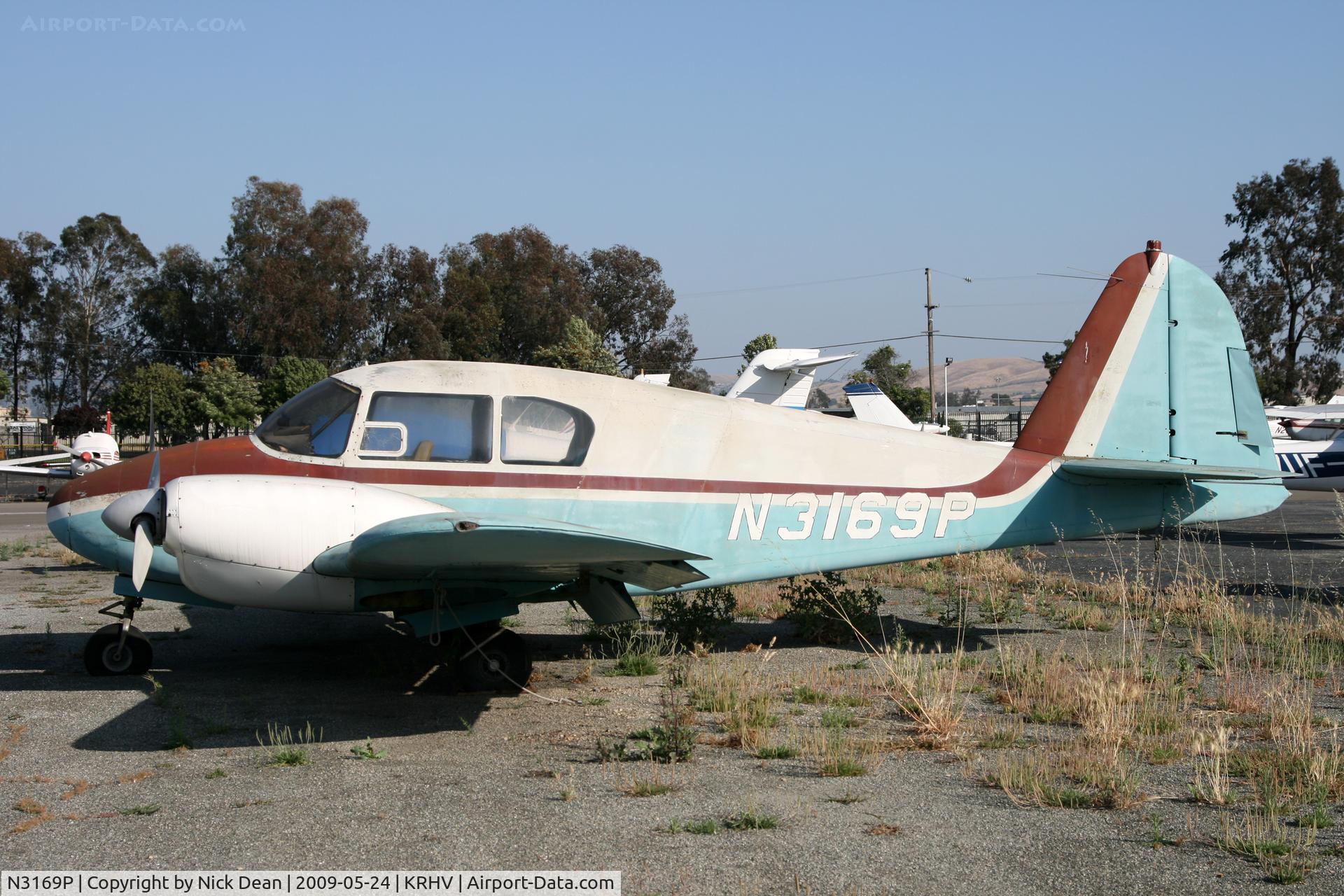 N3169P, 1957 Piper PA-23-160 Apache Apache C/N 23-1104, KRHV