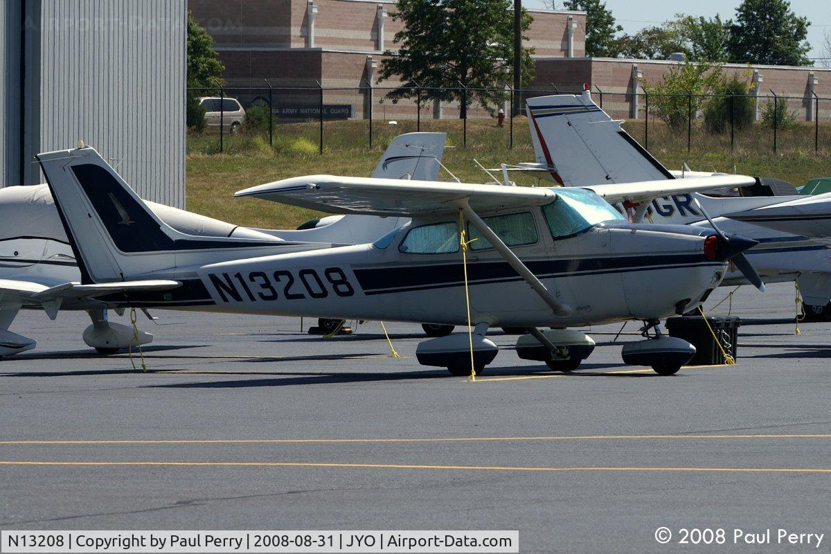 N13208, 1973 Cessna 172M C/N 17262575, Tied and secure