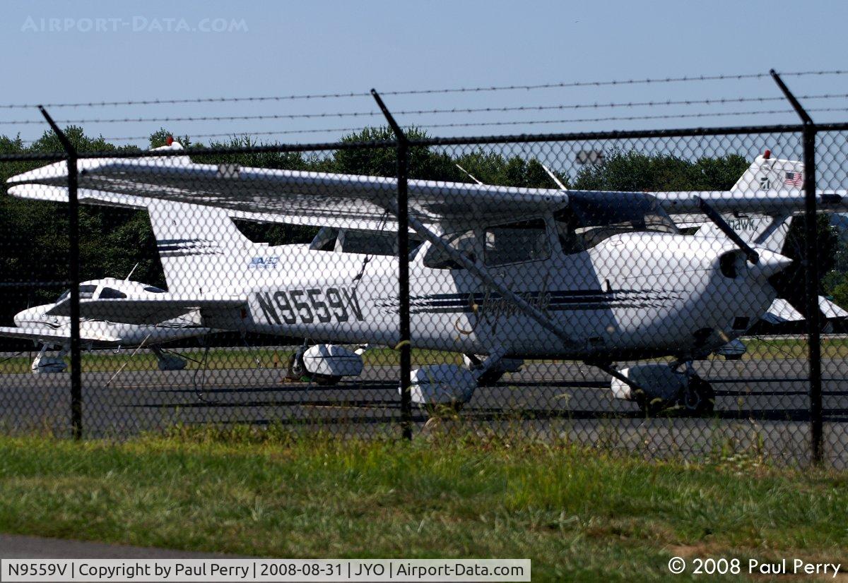 N9559V, 1998 Cessna 172R C/N 17280491, Another of the numerous flight-school birds here