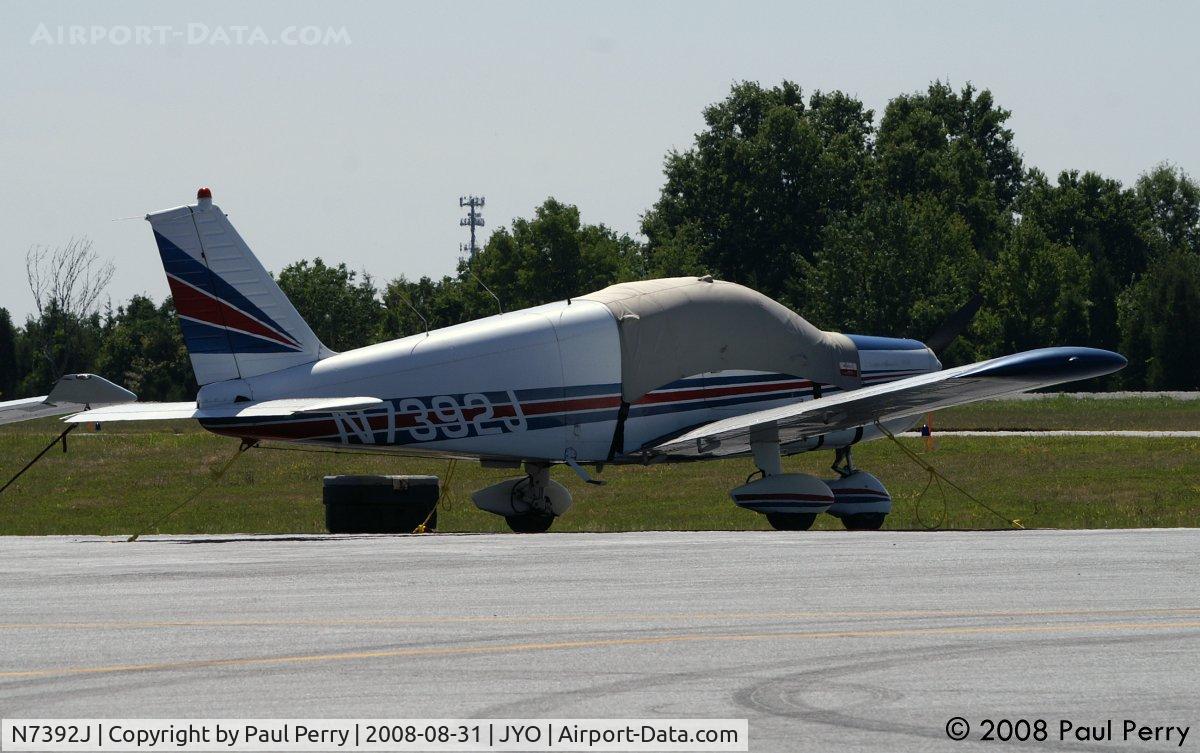 N7392J, 1968 Piper PA-28-140 C/N 28-24755, Quite a slope on the ramp here