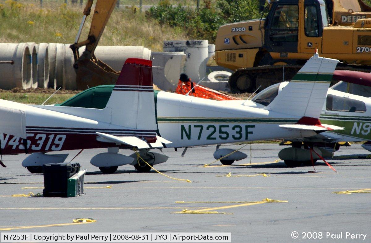 N7253F, 1968 Piper PA-28-140 C/N 28-25171, More parked ladies.  Good sized parking area here