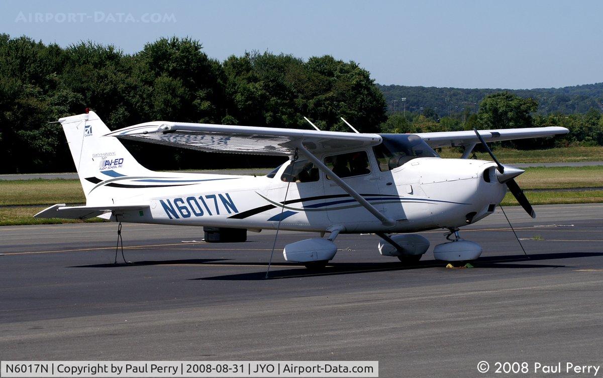 N6017N, 2006 Cessna 172S C/N 172S10171, A bright visage on the apron