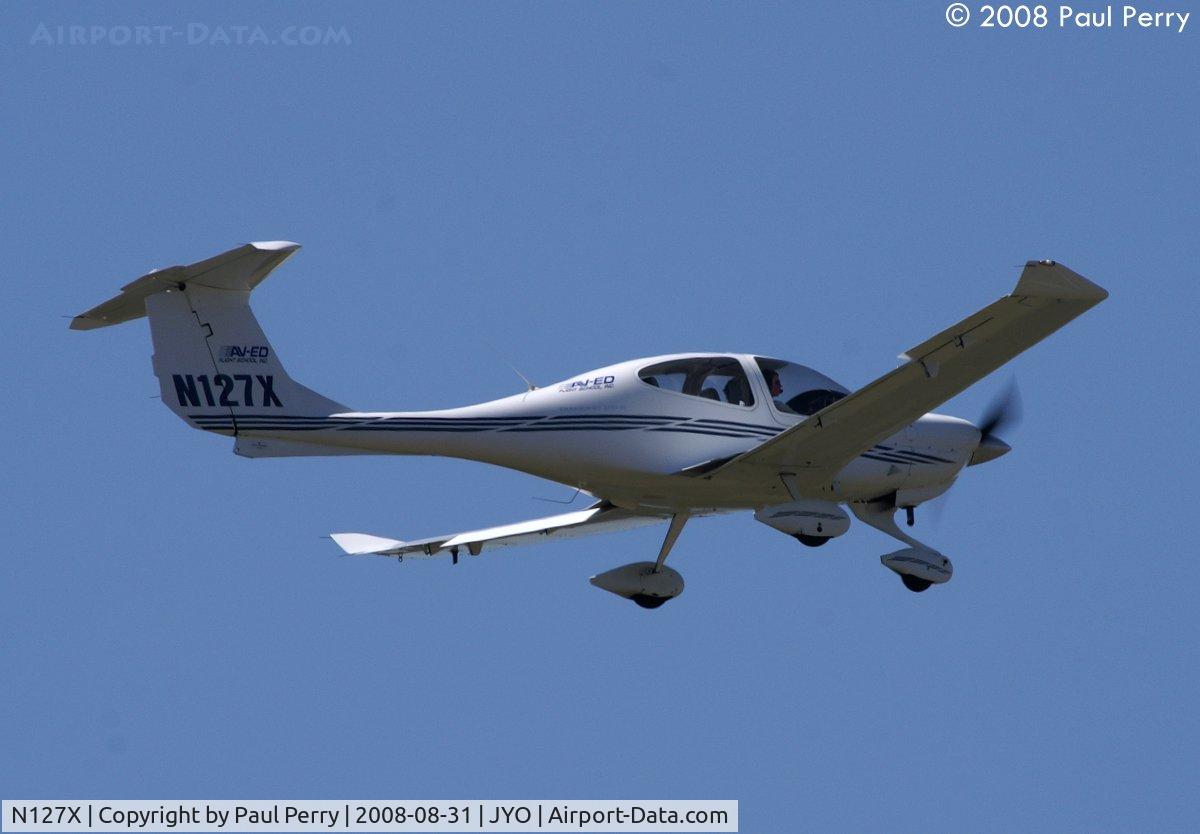 N127X, 2004 Diamond DA-40 Diamond Star C/N 40.438, Another Diamond, this one on the move
