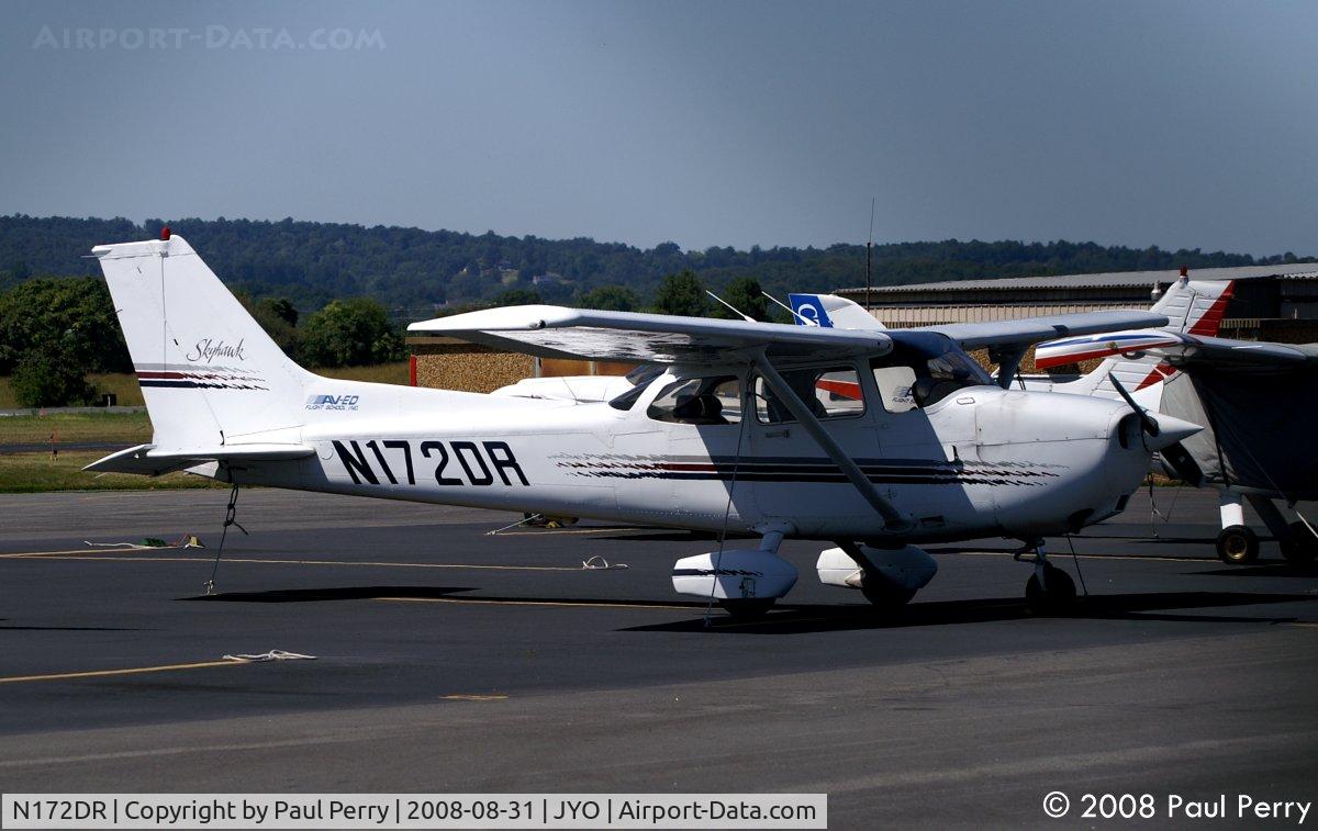 N172DR, 1997 Cessna 172R C/N 17280272, Fenced in and silent