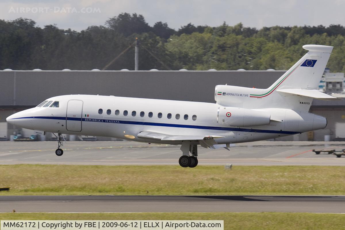 MM62172, 1999 Dassault Falcon 900EX C/N 052, moments prior touchdown at ELLX