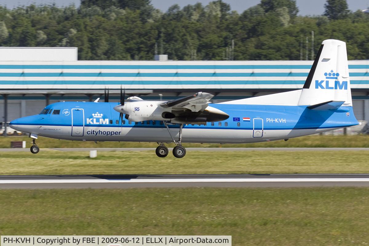 PH-KVH, 1991 Fokker 50 C/N 20217, moments prior touchdown