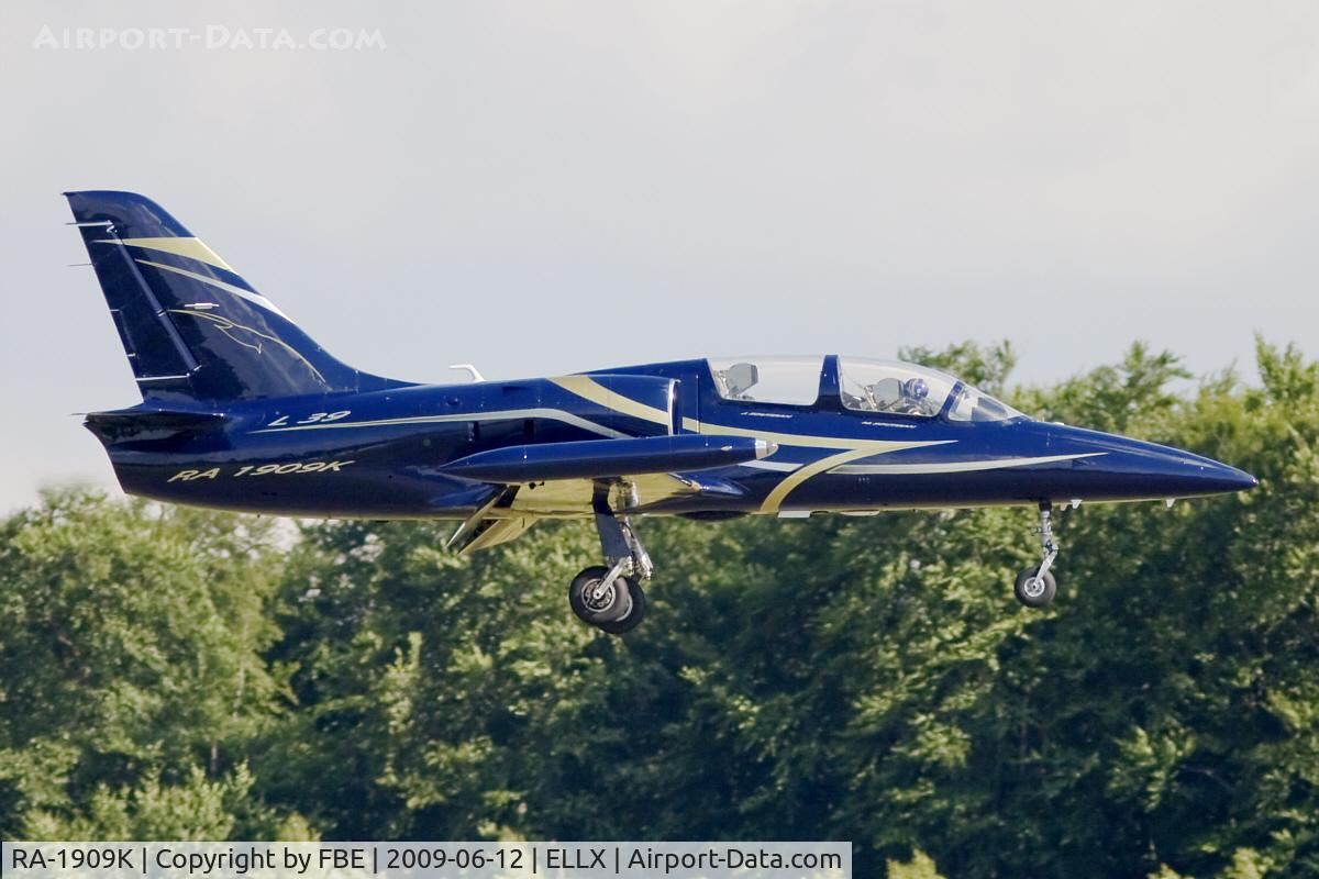 RA-1909K, Aero L-39C Albatros C/N 432936, Aero L39 short final at RW24