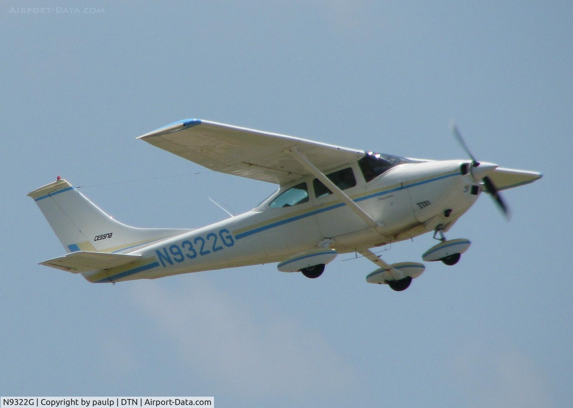 N9322G, 1971 Cessna 182P Skylane C/N 18260862, Off of 23 at Downtown Shreveport.