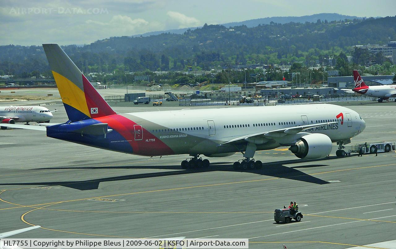HL7755, 2007 Boeing 777-28E/ER C/N 30861, at the end of pushback.