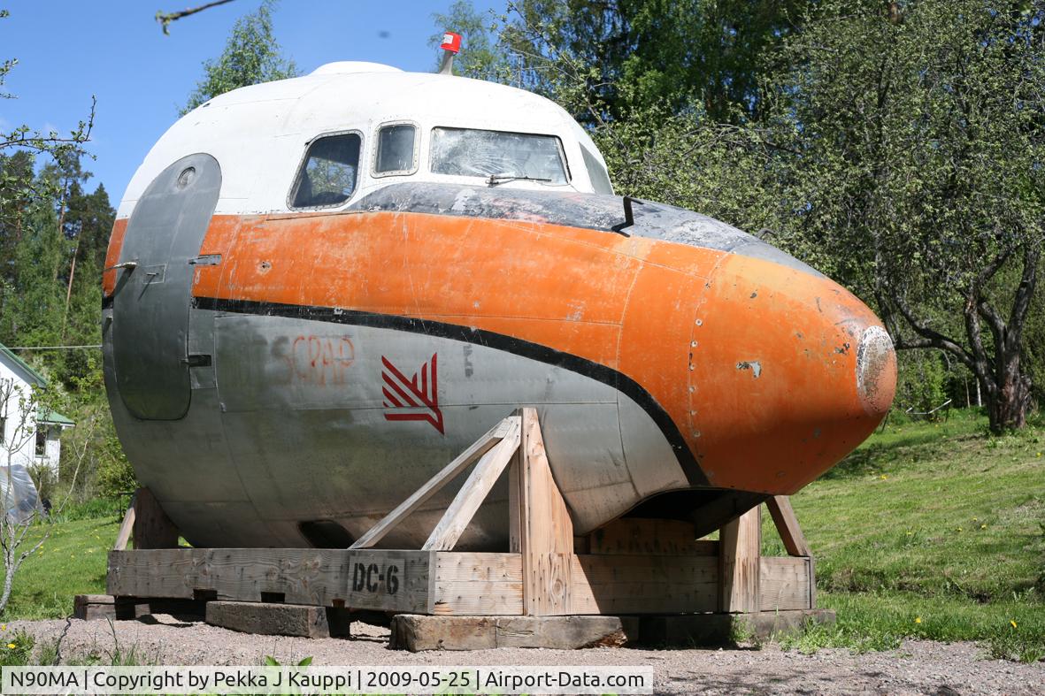 N90MA, 1949 Douglas DC-6 C/N 43128, Nose section of N90MA to be restored to simulator