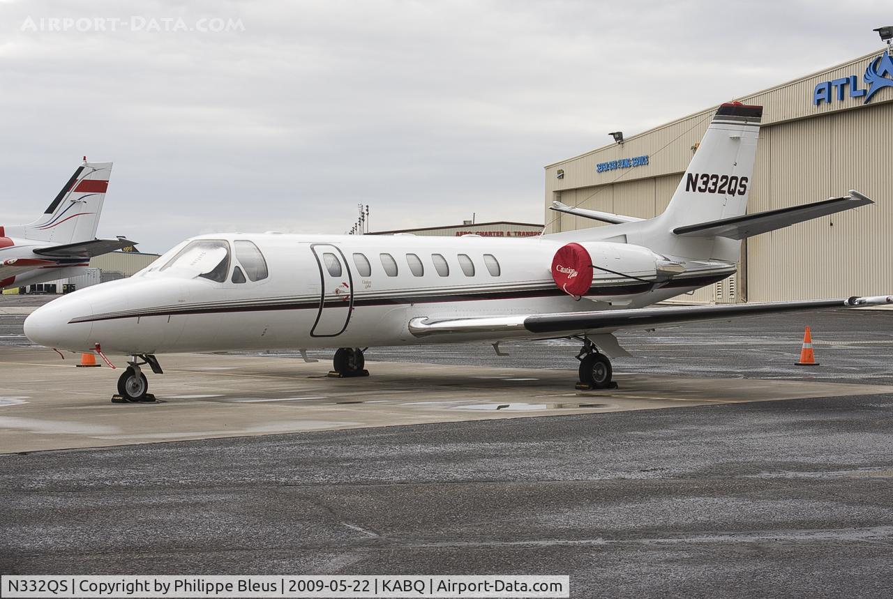 N332QS, 1999 Cessna 560 C/N 560-0523, Parking position at Albuquerque by poor weather (