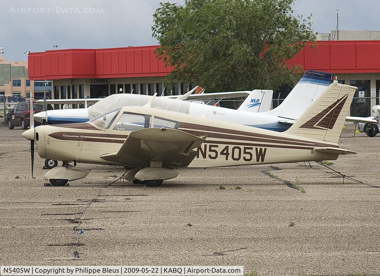N5405W, 1962 Piper PA-28 C/N 28-473, Cherokeeparked with other GA planes