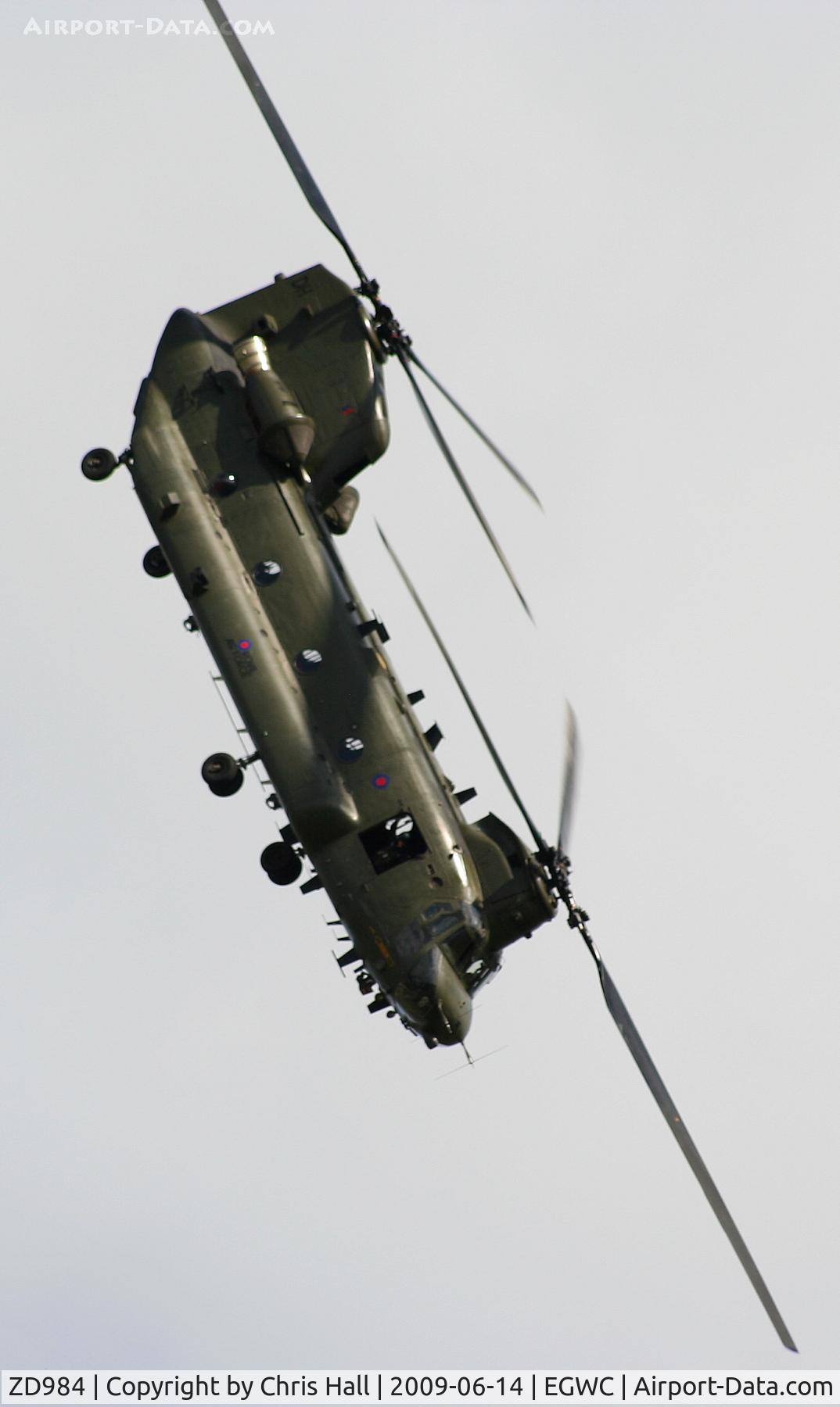 ZD984, Boeing Vertol Chinook HC.2 C/N M/A041/B-876/M7015, RAF Chinook display at the Cosford Air Show