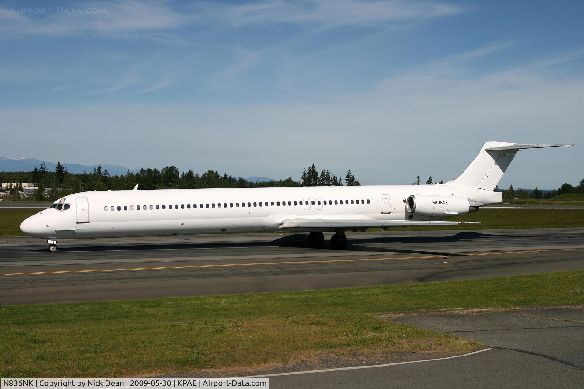 N836NK, 1990 McDonnell Douglas MD-83 (DC-9-83) C/N 53045, KPAE