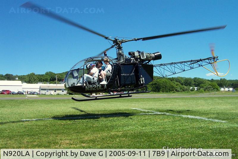 N920LA, 1960 Aérospatiale SE-3130 Alouette II C/N 1403, Alouette II departs Ellington, CT with a load of skydivers.