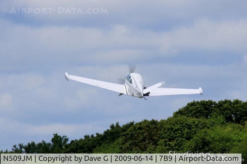 N509JM, 1980 Beech V35B Bonanza C/N D10352, V-tail Bonanza departs Ellington, CT