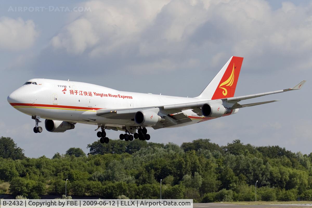 B-2432, 1998 Boeing 747-481/BCF C/N 28283, short final at ELLX