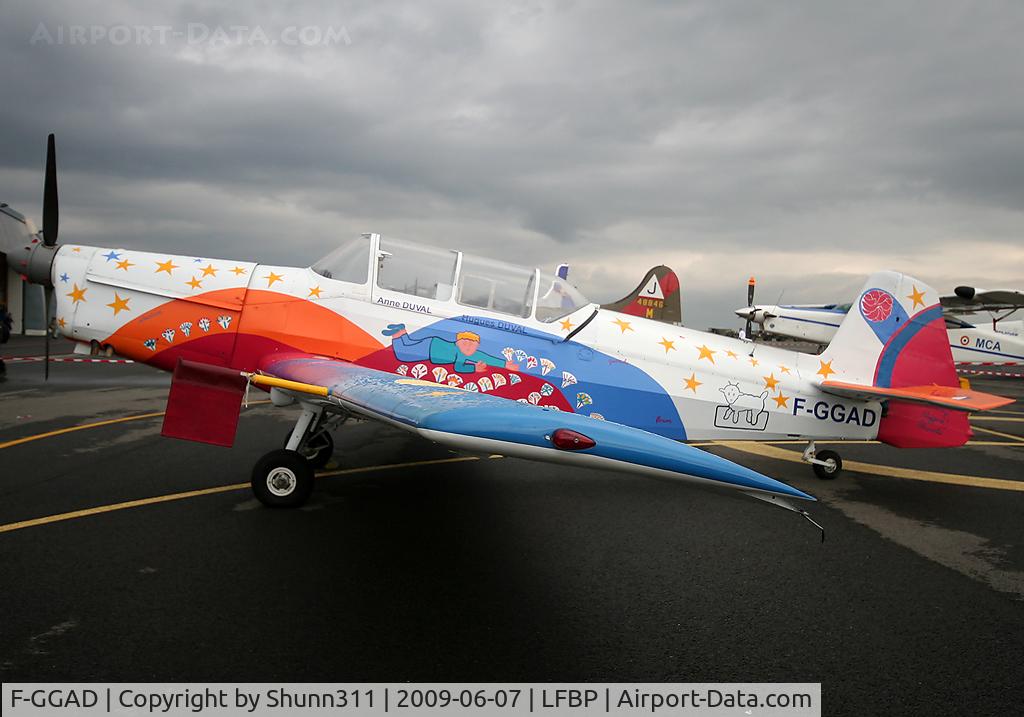 F-GGAD, Zlín Z-526F Trener Master C/N 1177, Parked before flight during LFBP Open Day 2009