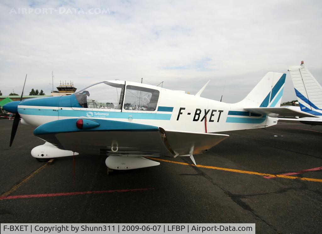 F-BXET, Robin DR-400-108  Dauphin 2+2 C/N 1024, Displayed during LFBP Open Day 2009