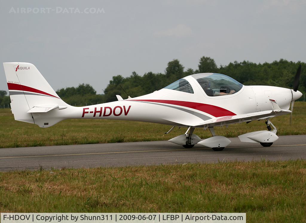 F-HDOV, 2008 Aquila A210 (AT01) C/N AT01-182, Departing during LFBP Open Day 2009