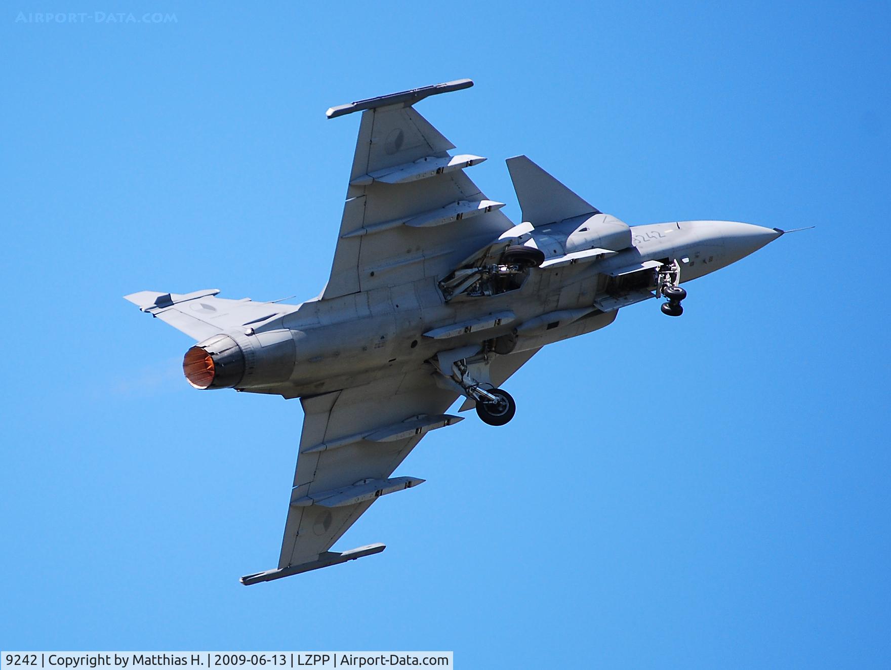 9242, Saab JAS-39C Gripen C/N 39242, powerful takeoff with afterburner engaged