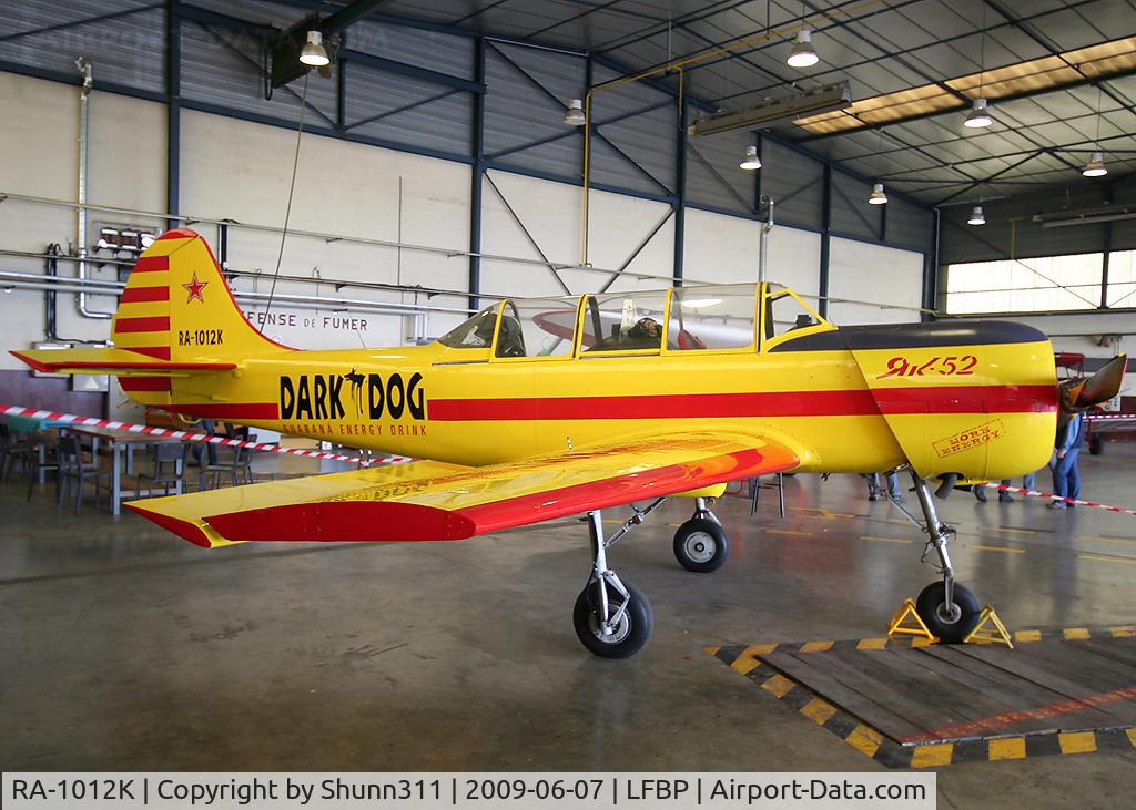 RA-1012K, Yakovlev Yak-52 C/N 856115, Displayed during LFBP Open Day 2009